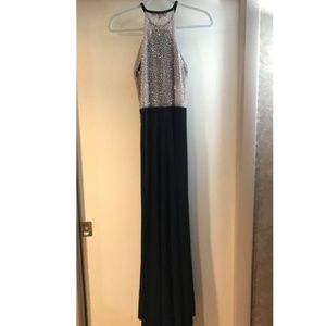 ALL THAT SPARKLES! Body hugging gown. Size 5/6